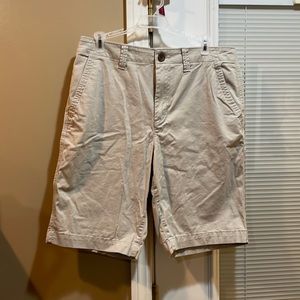 Men’s Urban Pipeline tan super flex shorts size 32 waist